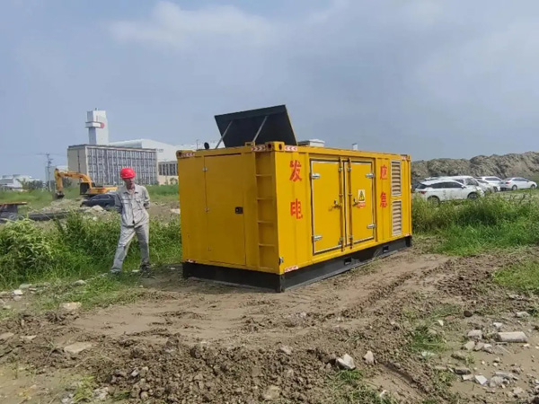 平鲁200KW柴油发电机机组每小时的油耗量受哪些因素影响？
