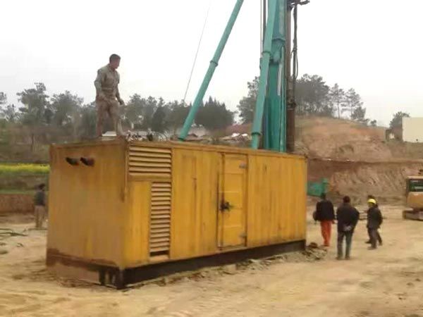 平鲁如何判断水冷式机油散热器密封件是否需要更换？